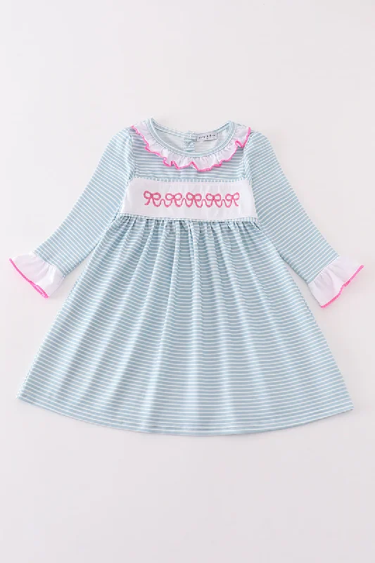 Blue bow embroidery dress